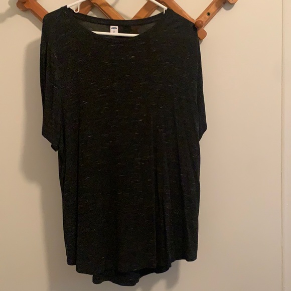 Old Navy Tee 🤍 - Picture 1 of 4